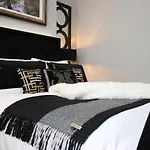 Cohost Partners Stylish Stay With King Bed And Luxury Tub