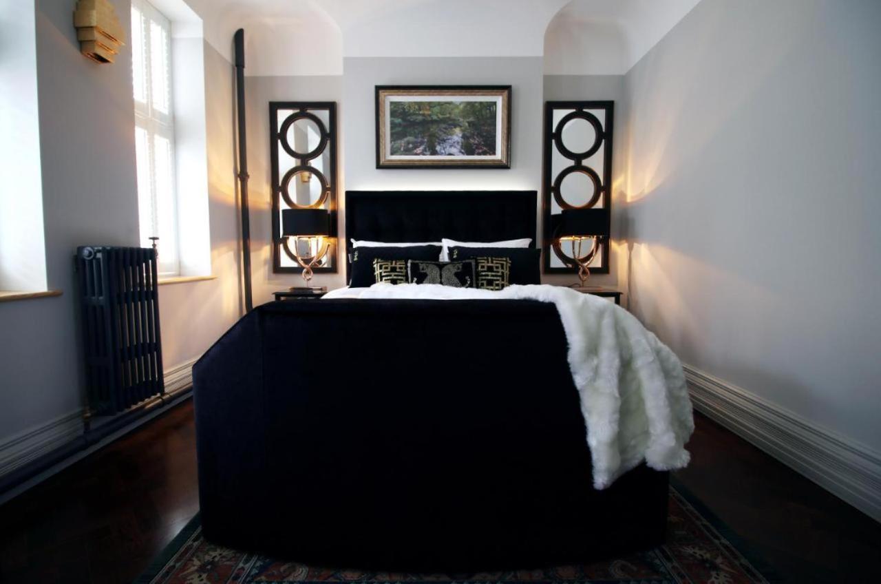 Cohost Partners Stylish With King Bed And Luxury Tub Swansea