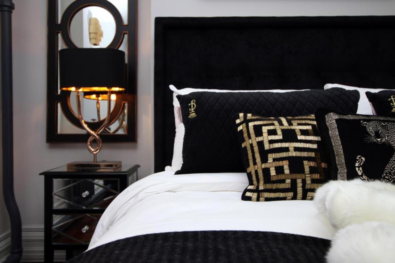 Apartment Cohost Partners Stylish With King Bed And Luxury Tub Swansea