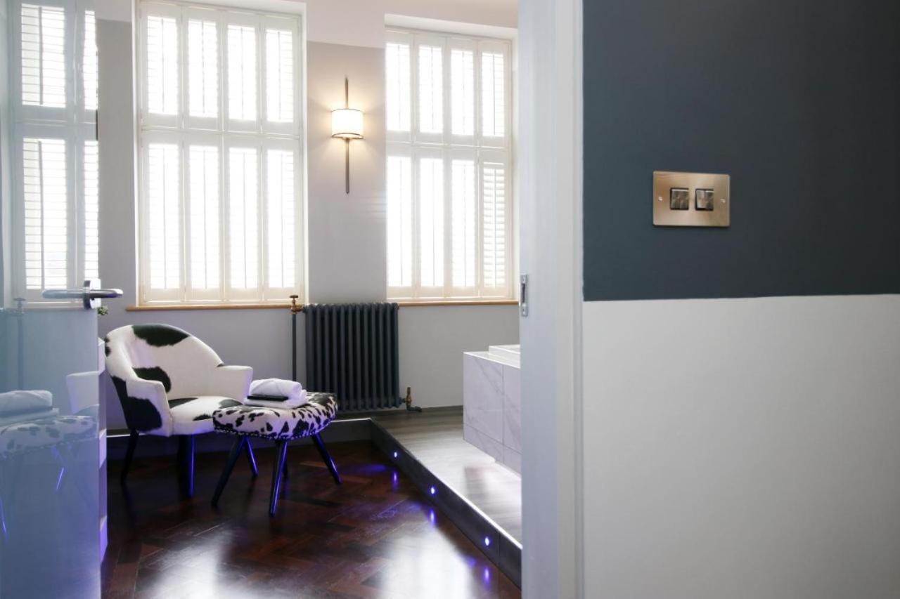 Cohost Partners Stylish With King Bed And Luxury Tub Apartment Swansea